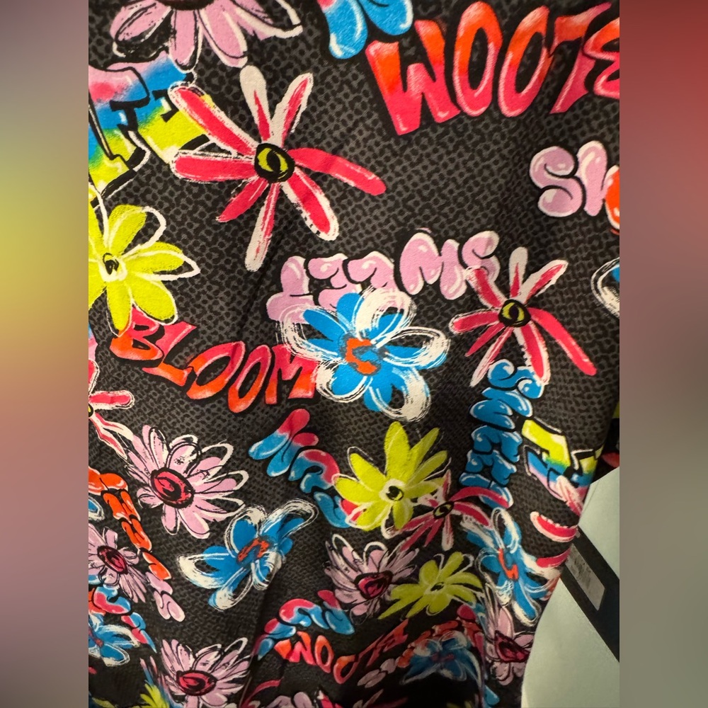 Zoe + Chloe Medium M Bright Floral Bloom Boom Scrub Top Women Ladies Shirt - Picture 5 of 13